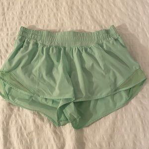 Lululemon hotty hot low rise 2.5 Inseam short